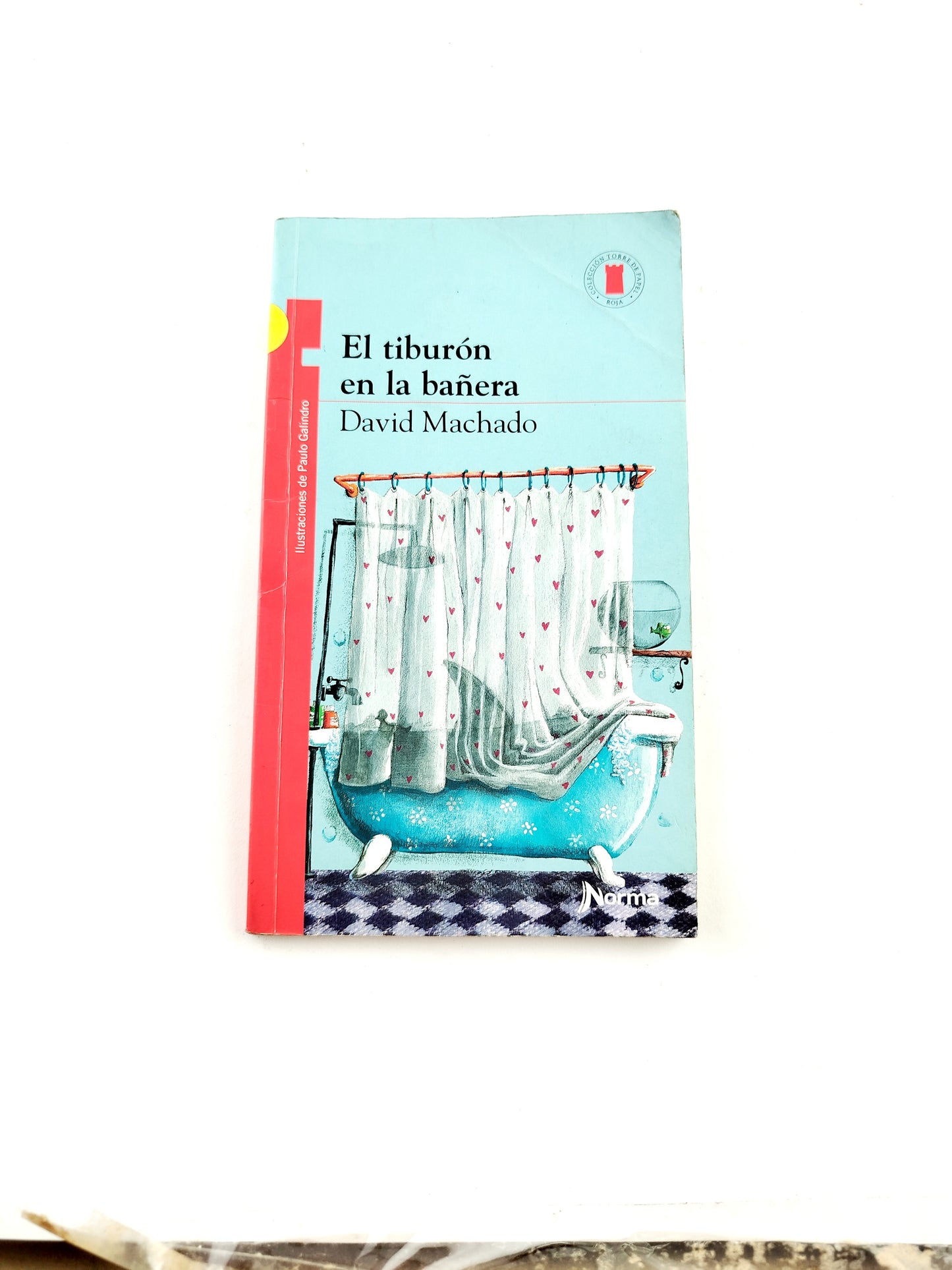 El tiburón en la bañera libro by David Machado