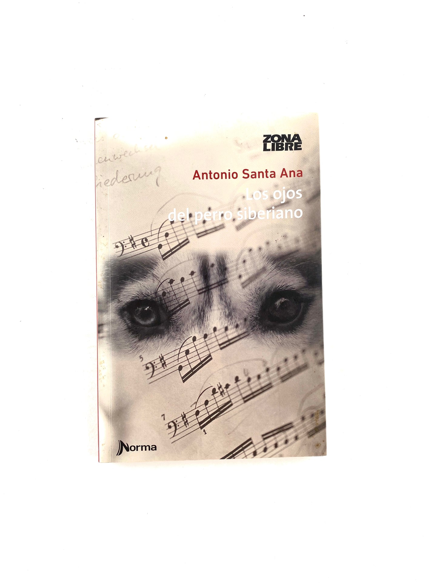 Los ojos del perro siberiano