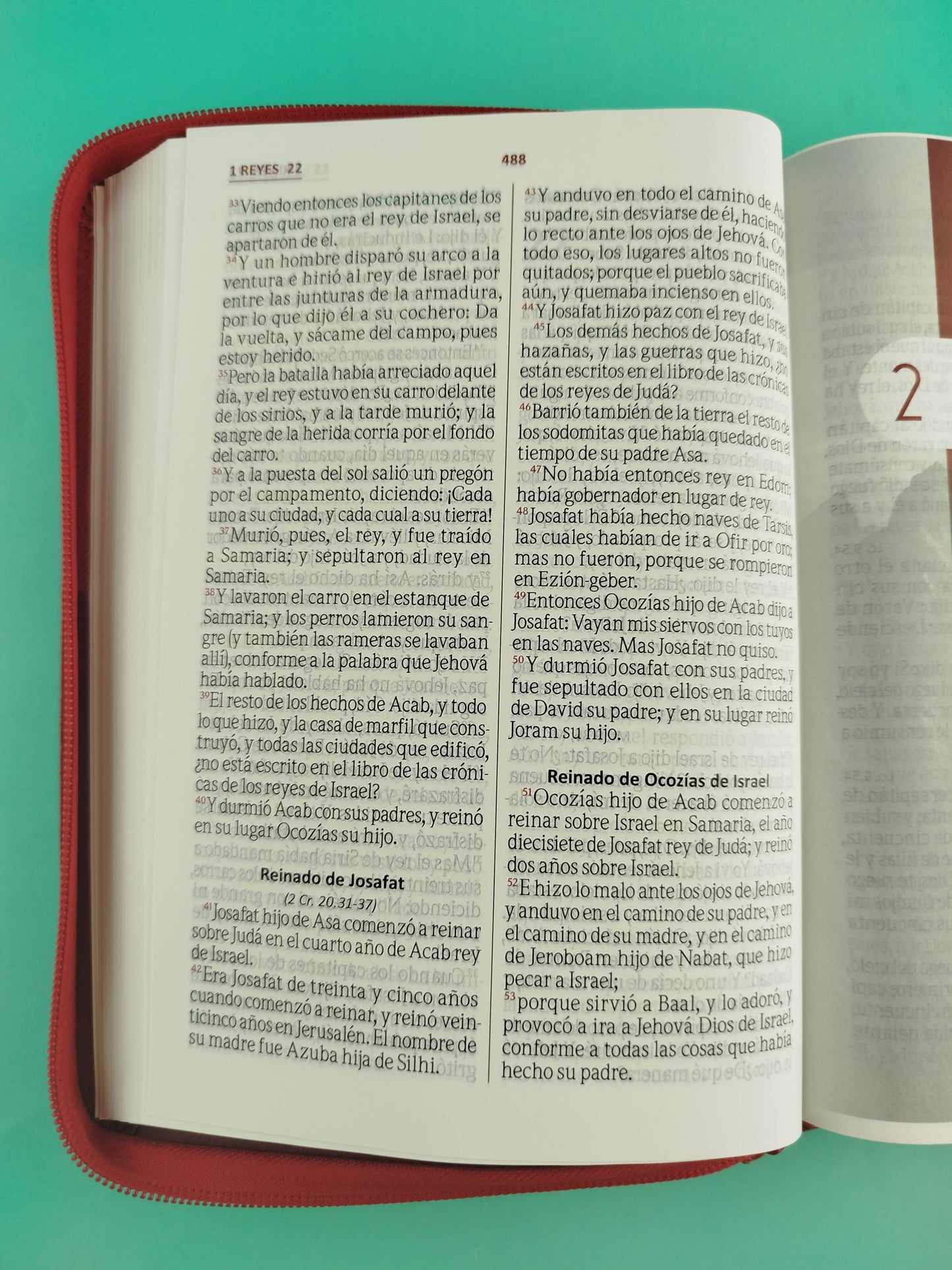 Biblia Letra gigante cereza vinotinto borde blanco con cierre