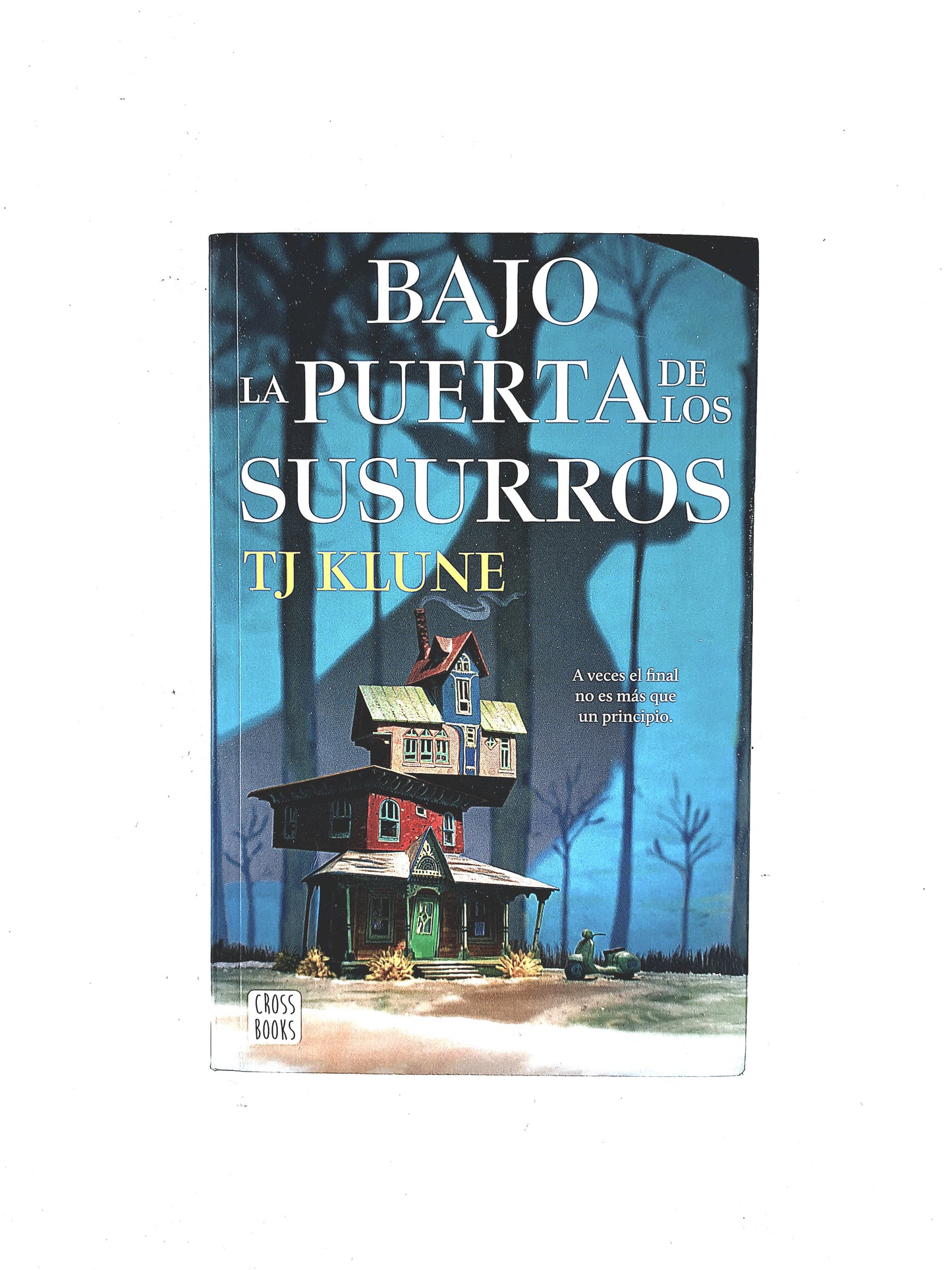 Bajo la puerta de los susurros by TJ klune