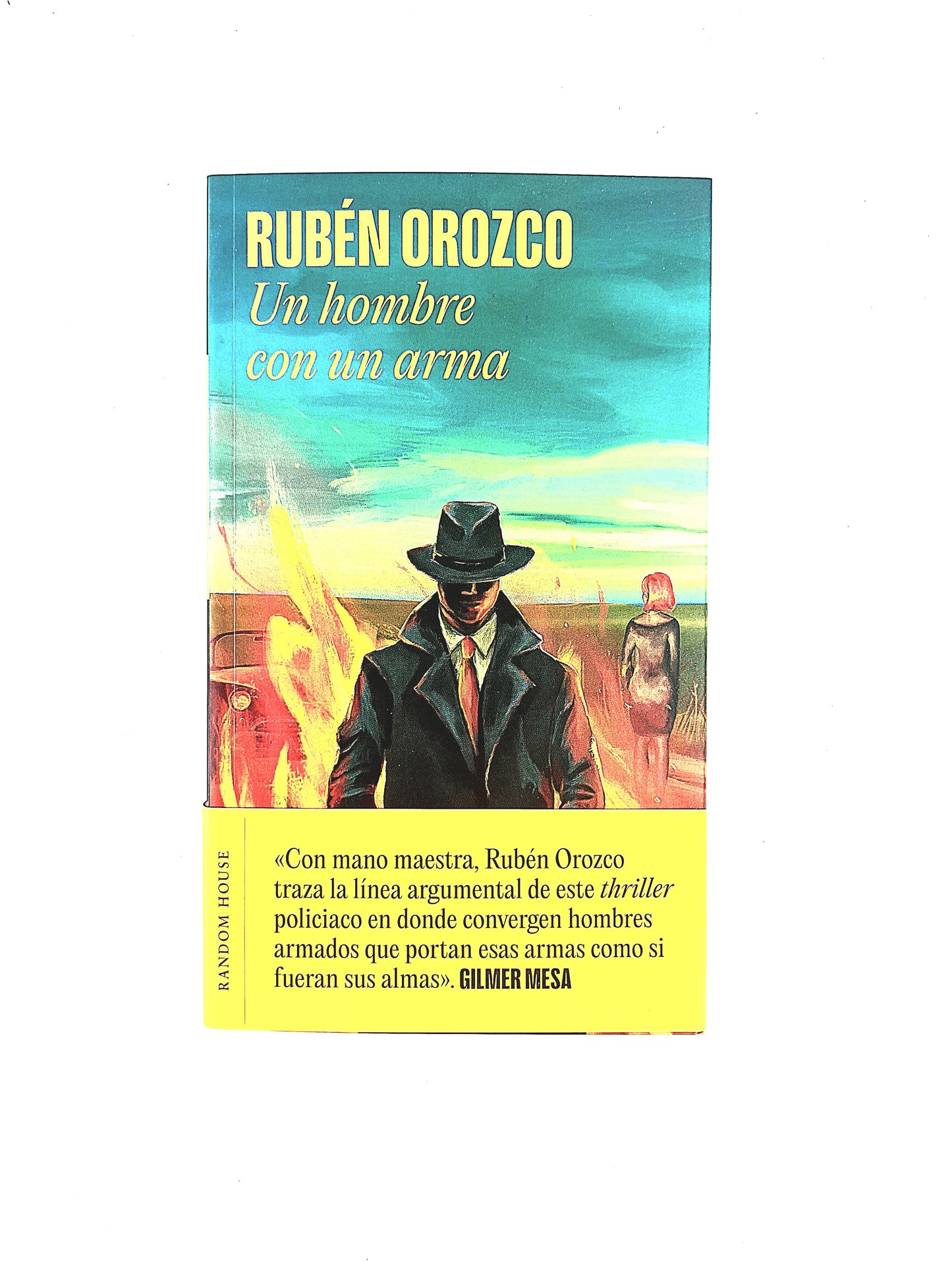 Un hombre con un arma