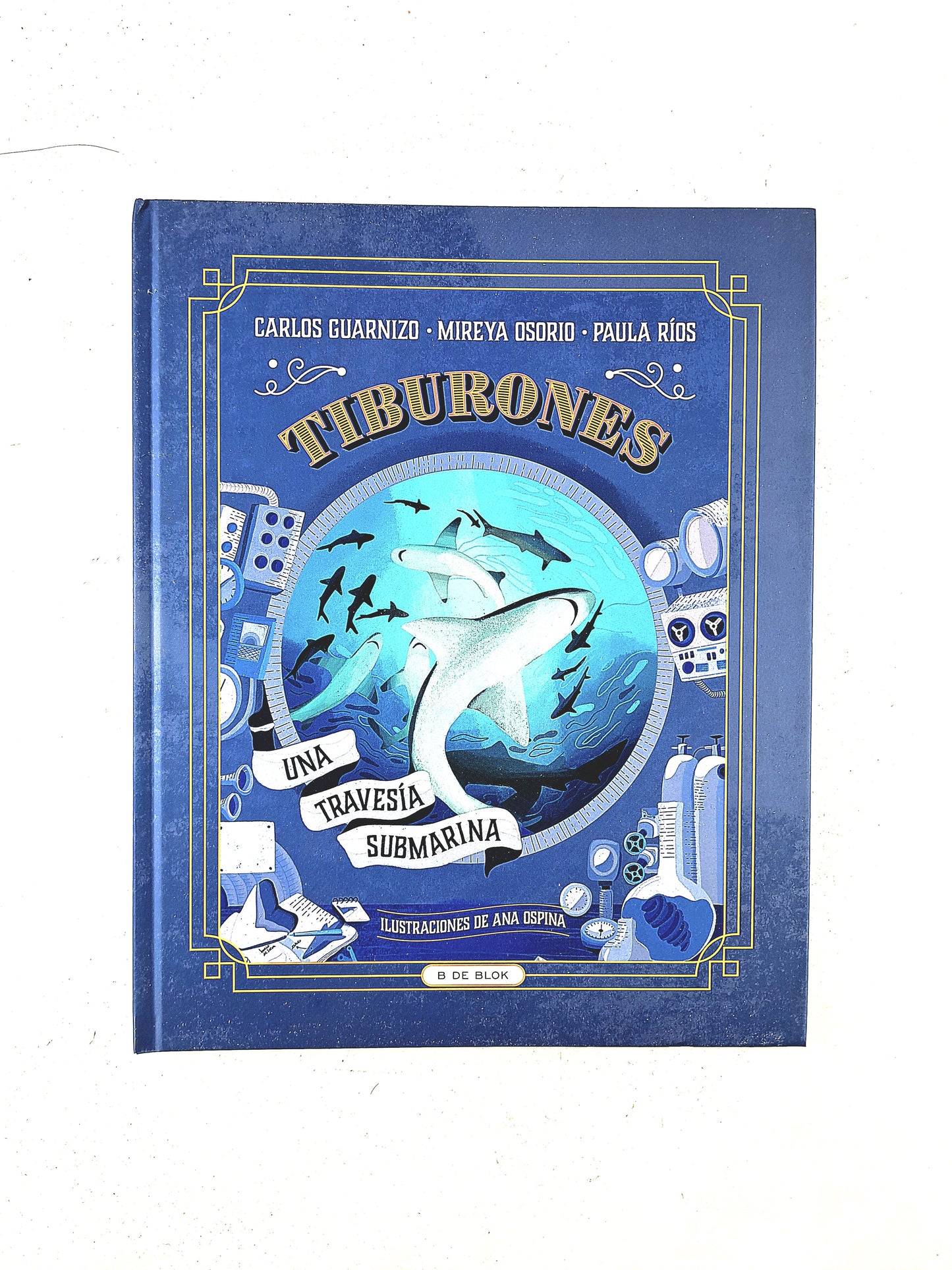 Tiburones un travesía submarina