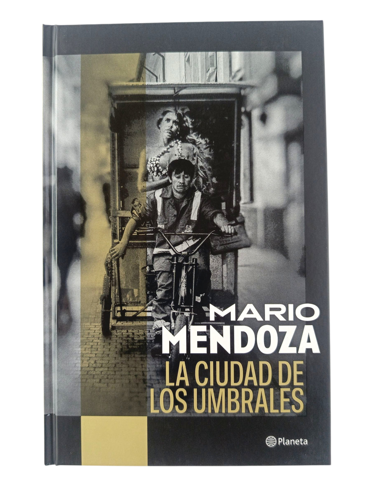 La Ciudad de los Umbrales by Mario Mendoza