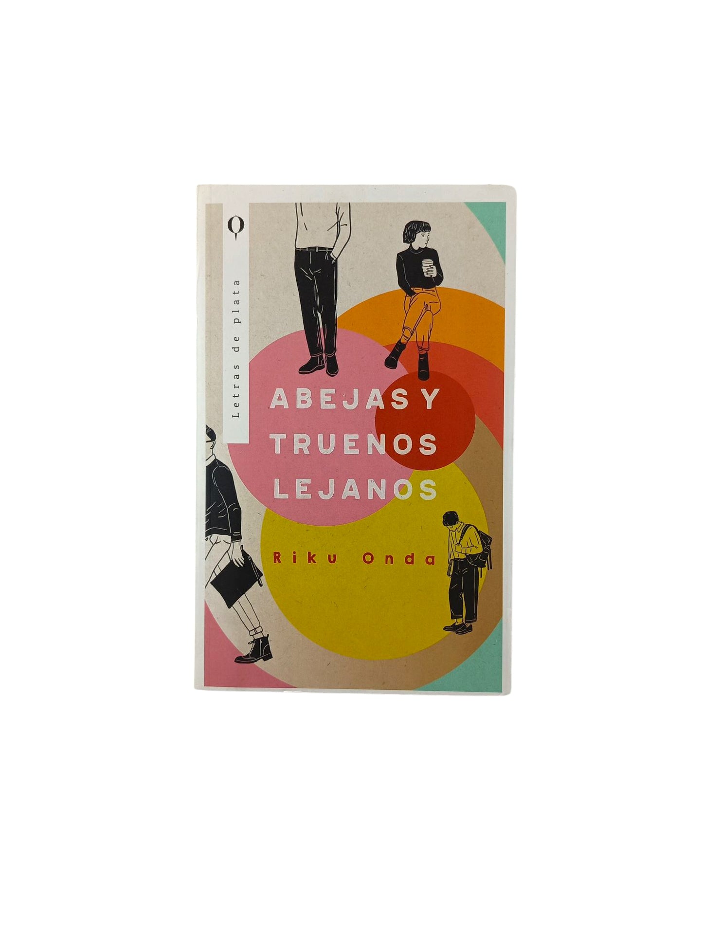 Abejas y truenos lejanos