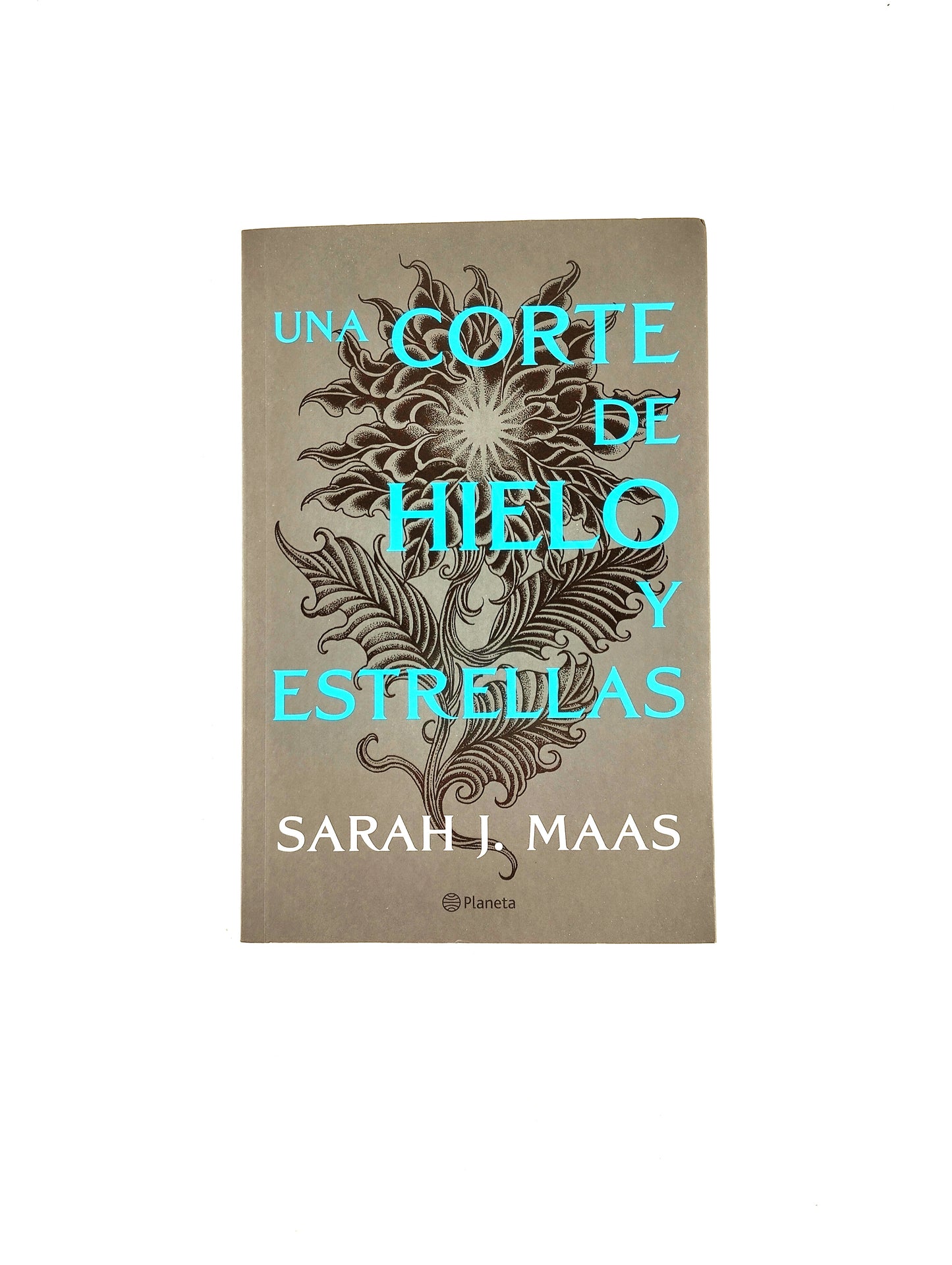 Una corte de hielo y estrellas by Sarah J. Maas