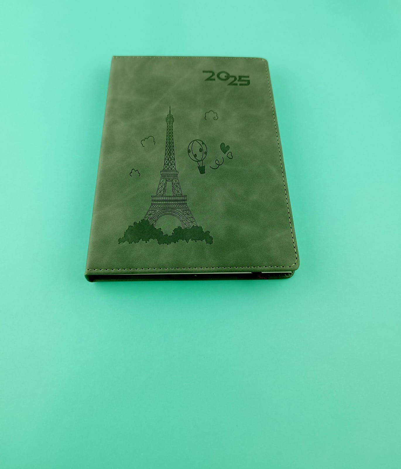 Agenda ejecutiva 2025 verde grabado - torre