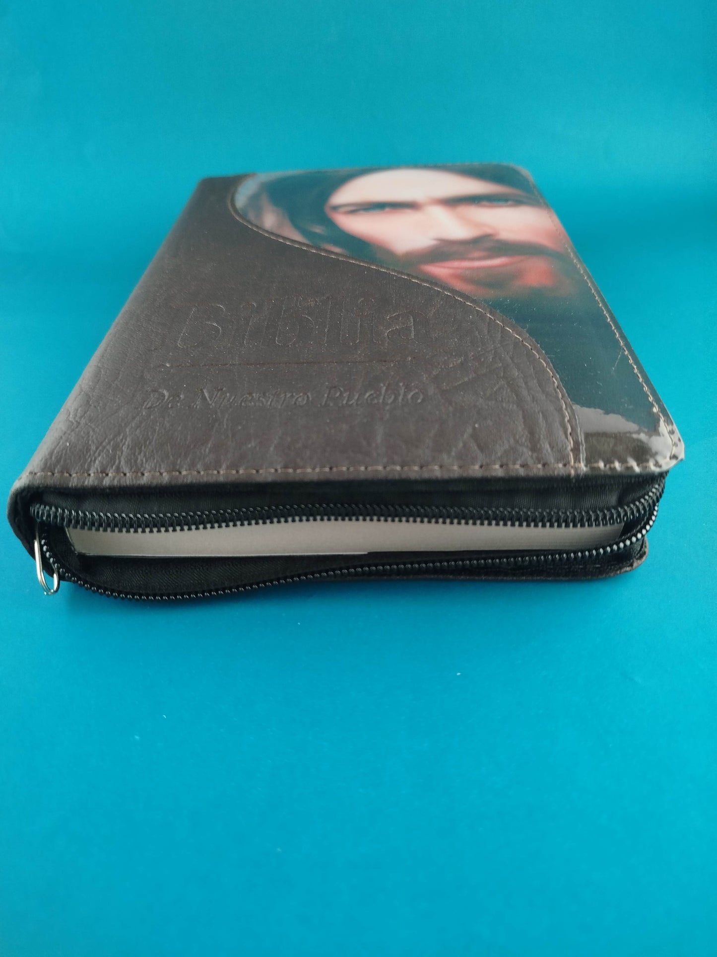 Biblia de nuestro pueblo rústica con forro café