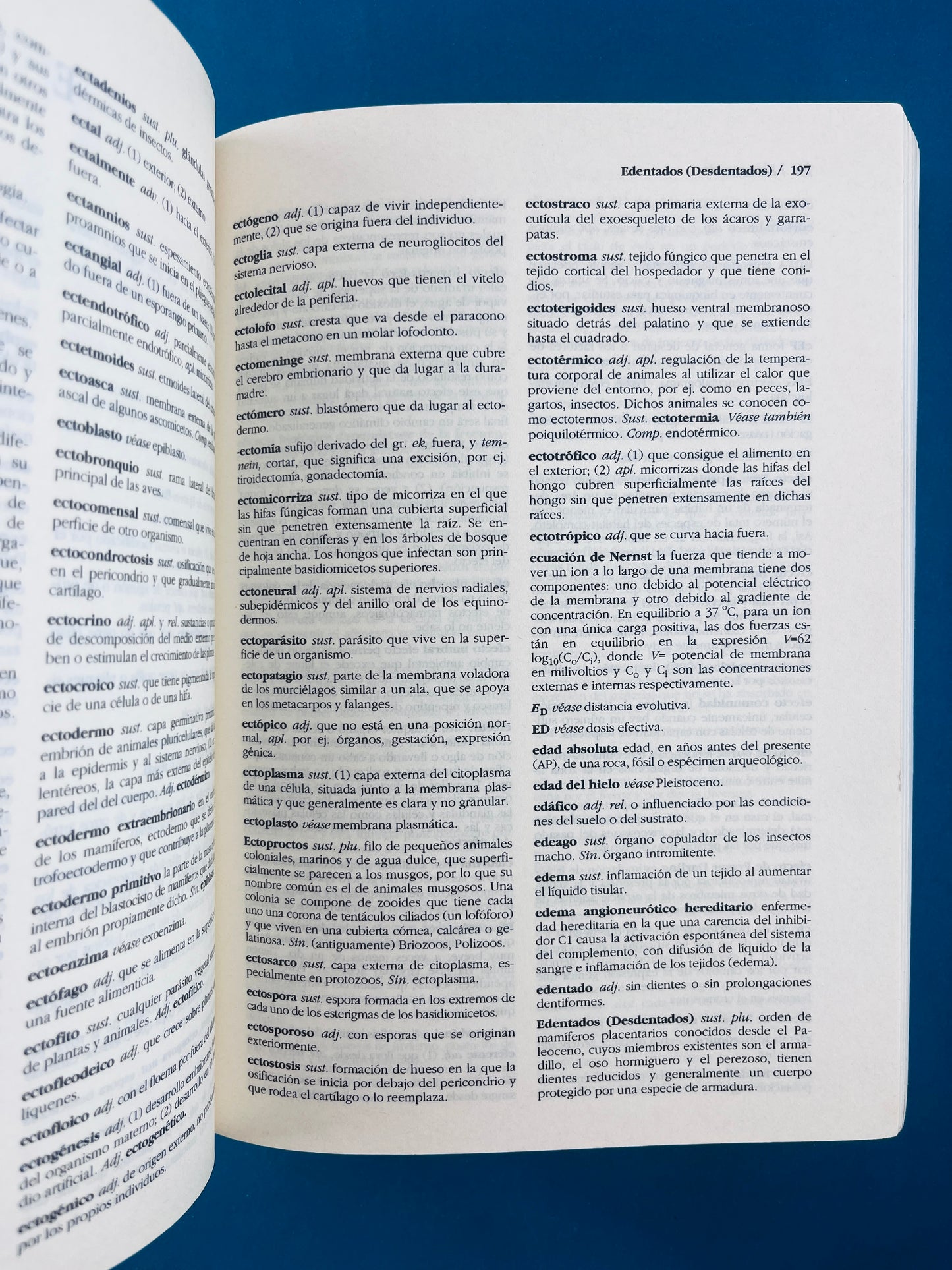 Diccionario akal de términos biológicos