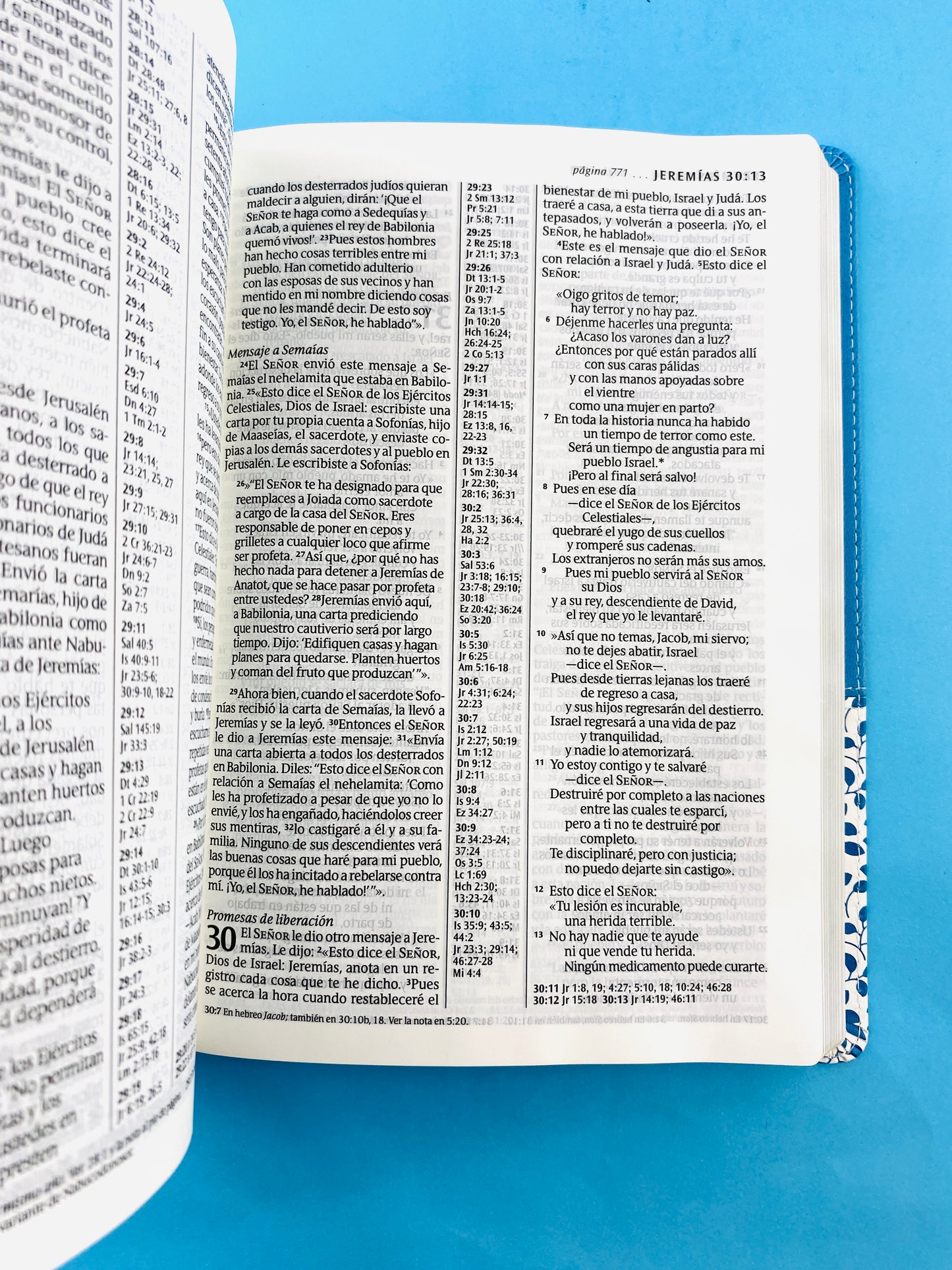 Biblia NTV referencia ultrafina letra grande azul