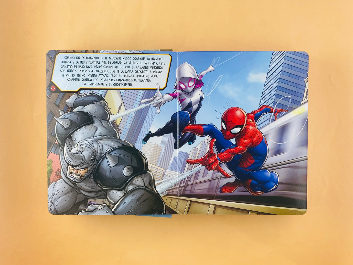 Marvel spiderman diverti-libros libro de cuento con 10 figuras y un tapete gigante