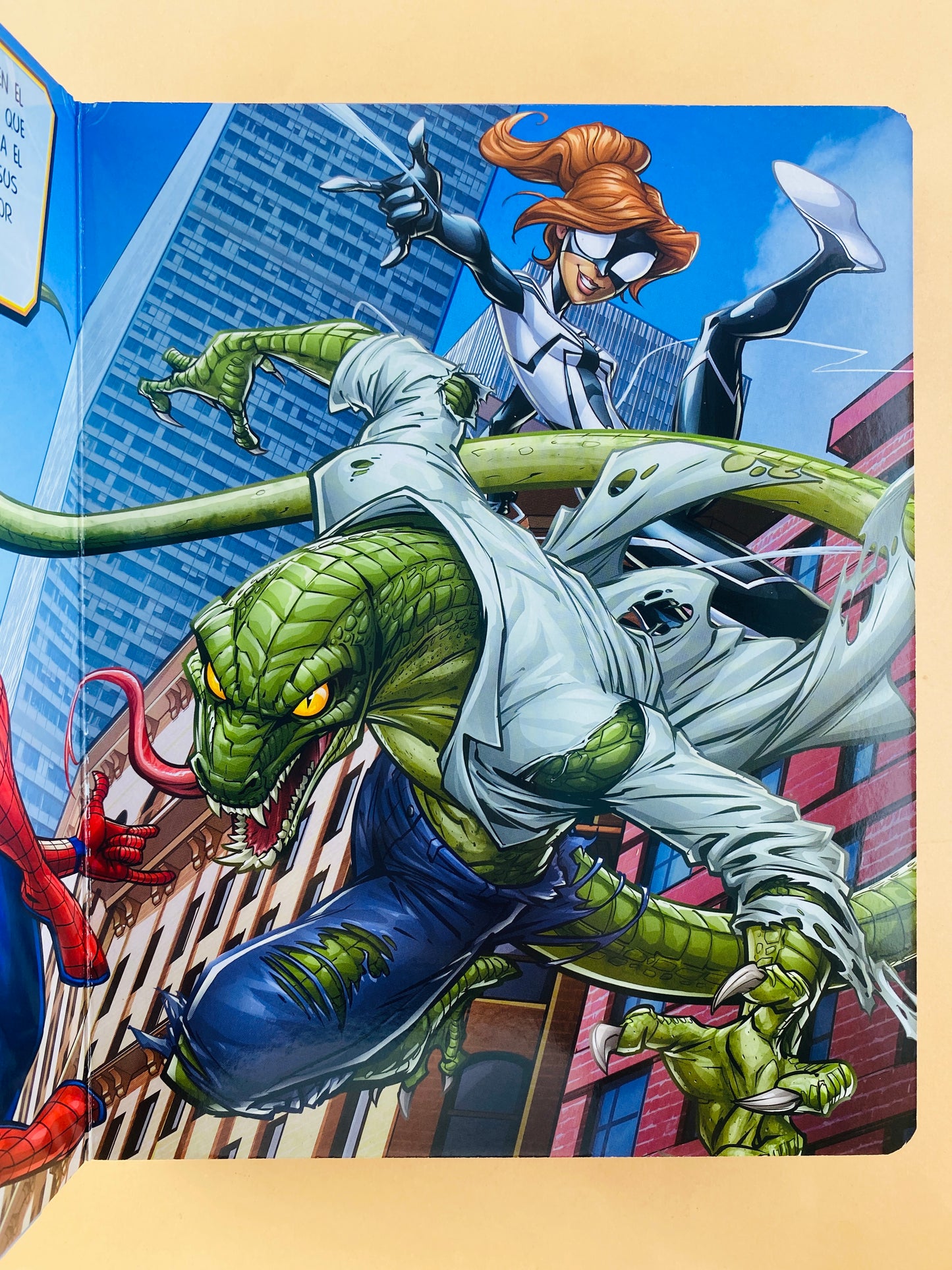 Marvel spiderman diverti-libros libro de cuento con 10 figuras y un tapete gigante