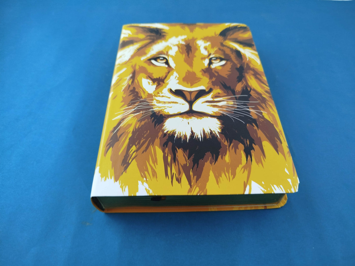 Biblia RVR 1960 Letra Grande leon, tapa flexible, borde dorado, sin cierre