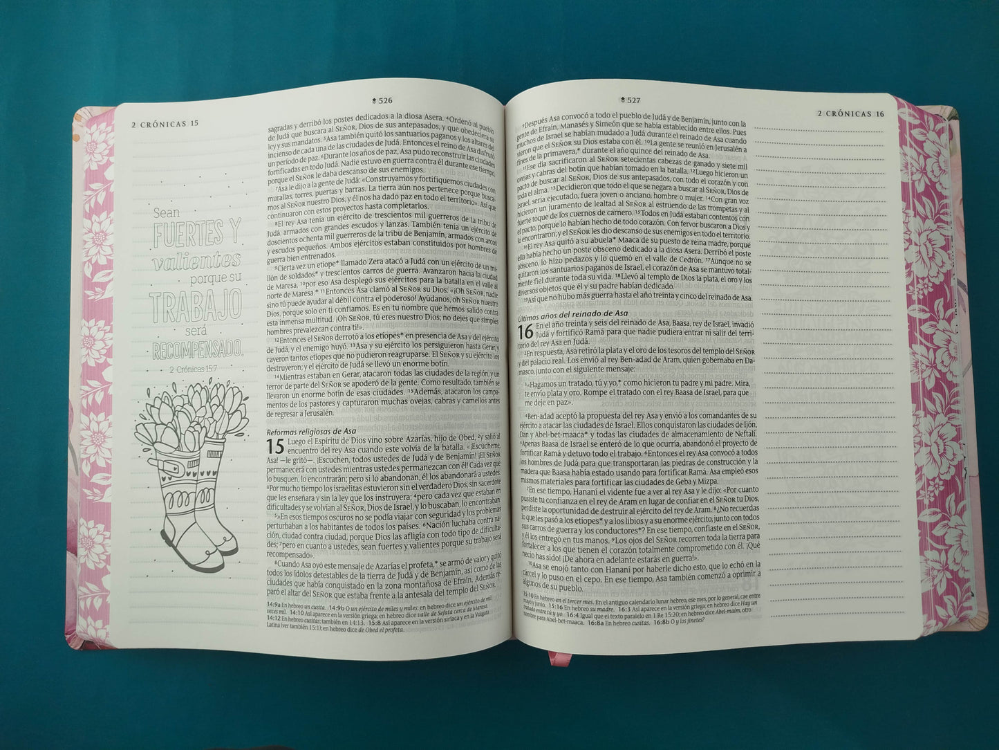 Biblia Inspira letra grande rosa - flores by Tyndale House Publishers