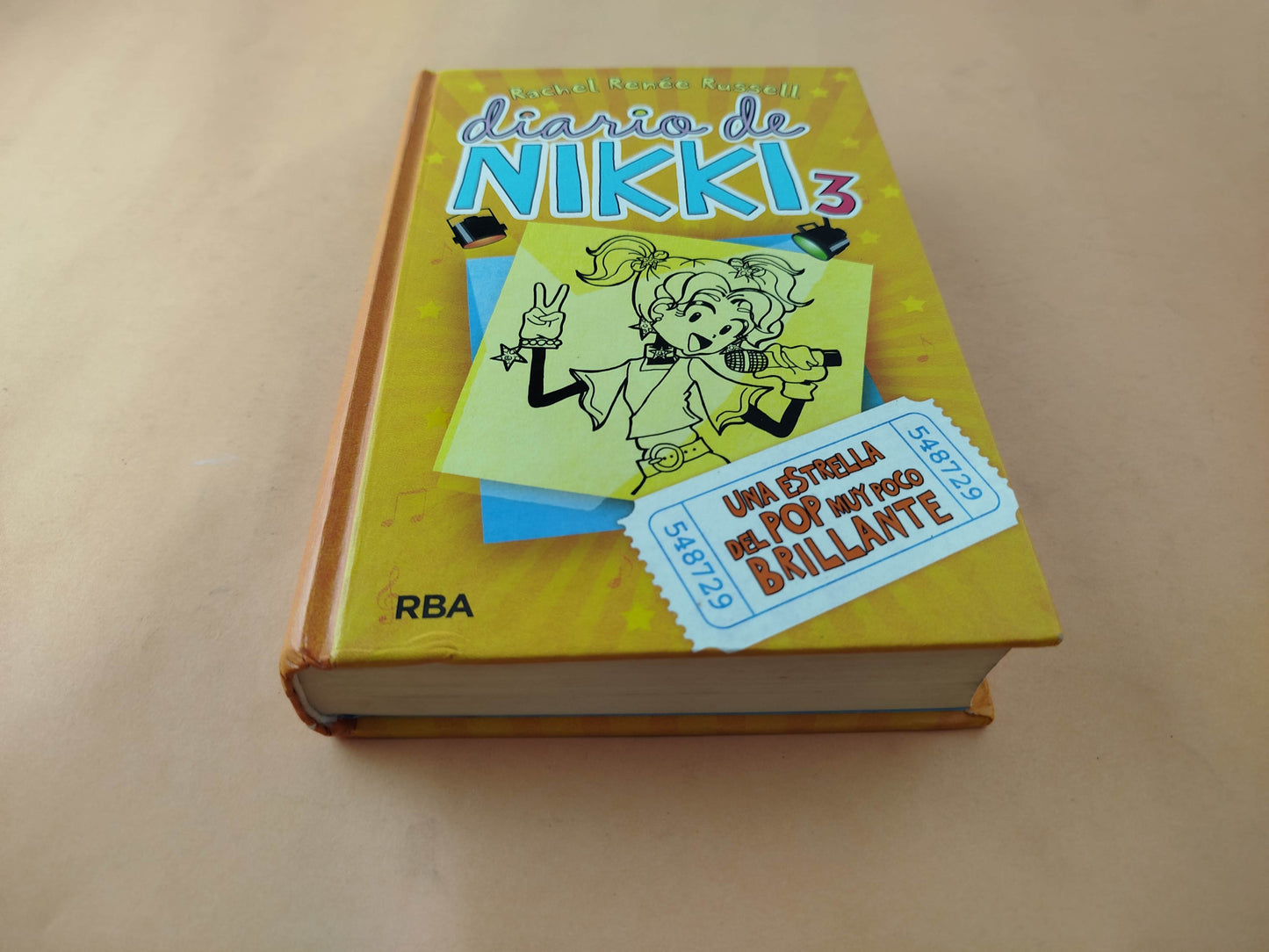 Diario de Nkki 3 una estrella del pop muy poco brillante