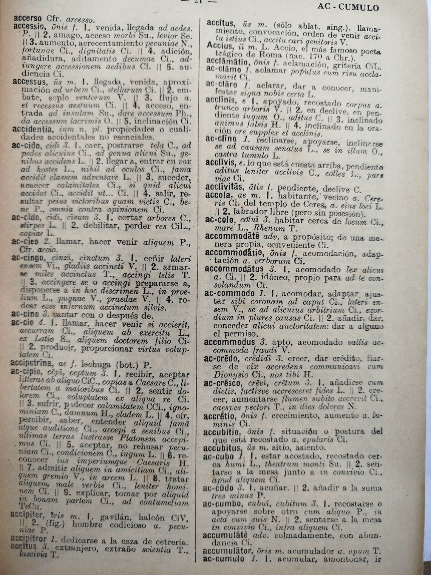 Diccionario manual latino-español y español-latino by Placido Mugica