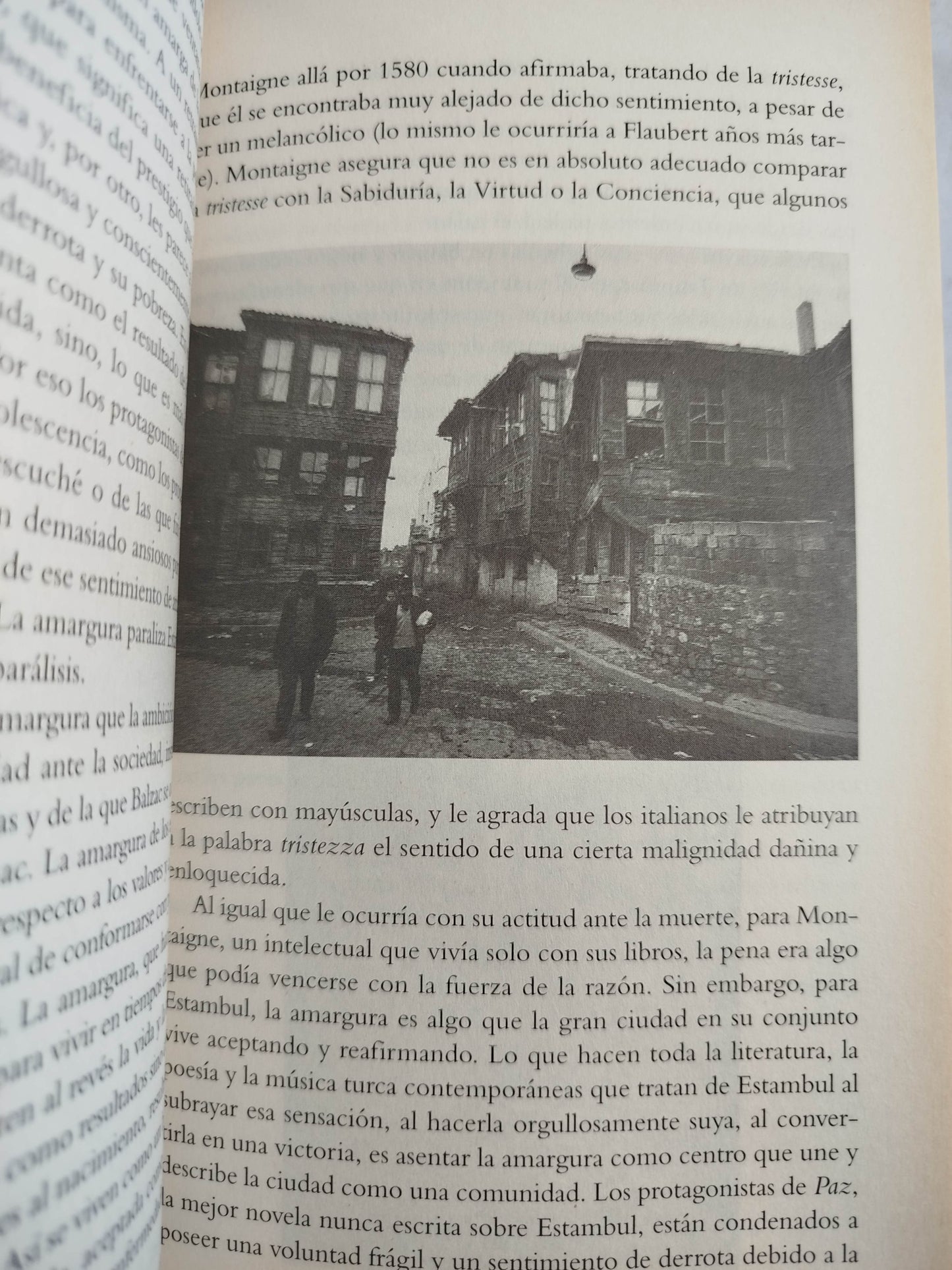 Estambul ciudad y recuerdos by Orhan Pamuk