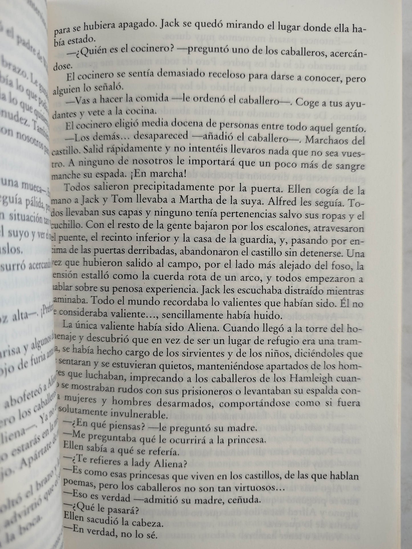 Los Pilares de la tierra by KEN FOLLETT