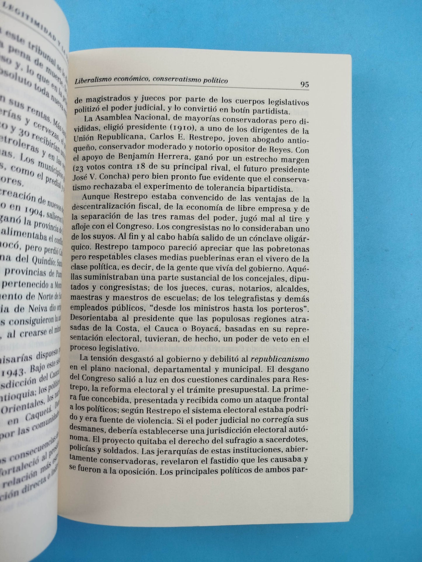Entre Legitimidad y la violencia Colombia 1875-1994 by Marco Palacios