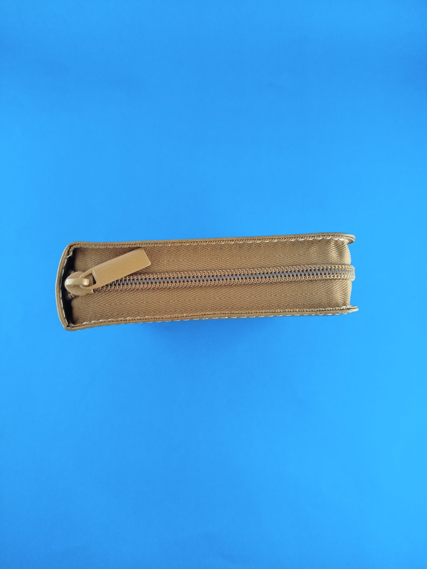 Nuestra sagrada biblia clásica estuche cafe claro