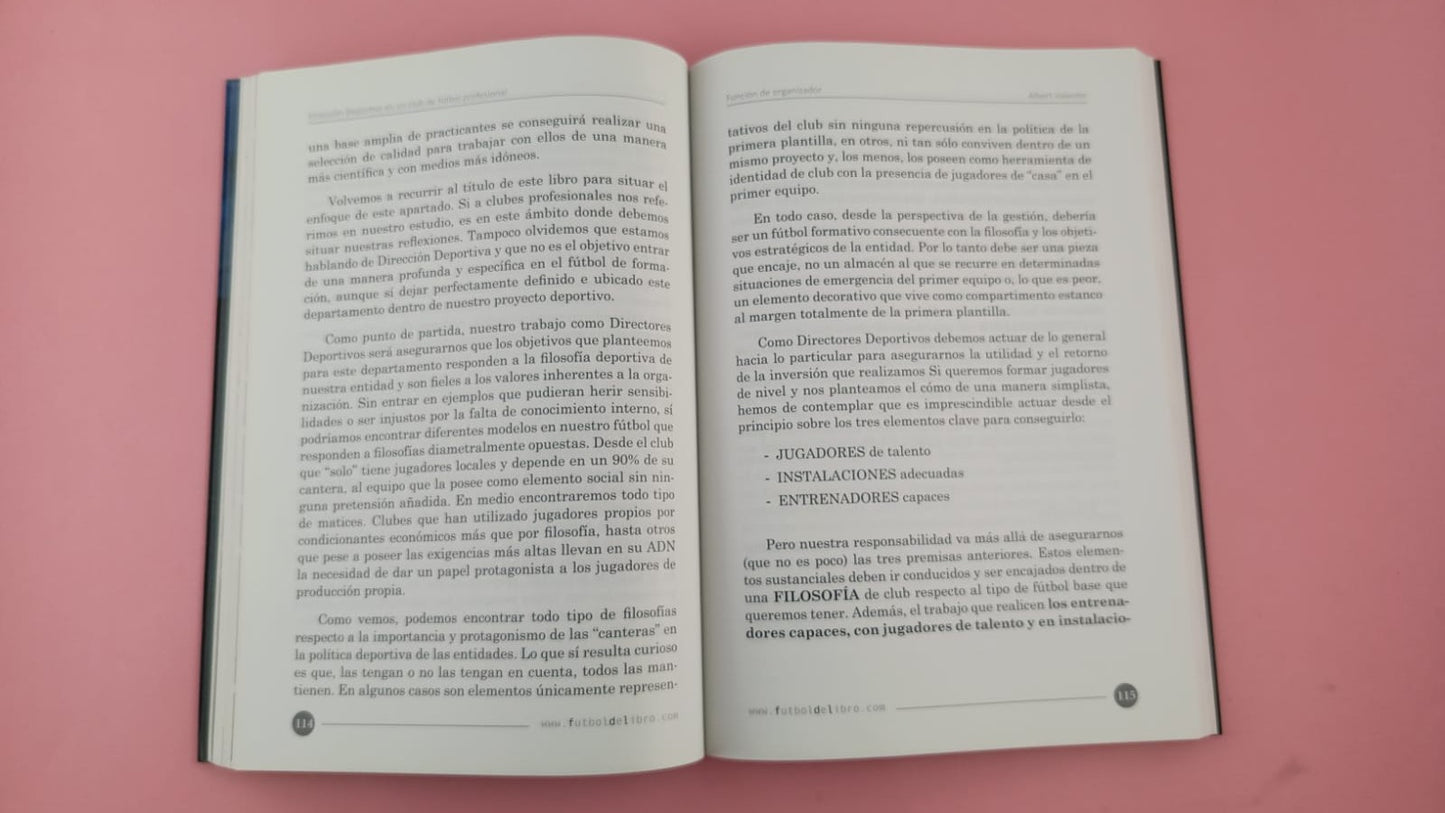 Dirección deportiva en un club de fútbol profesional