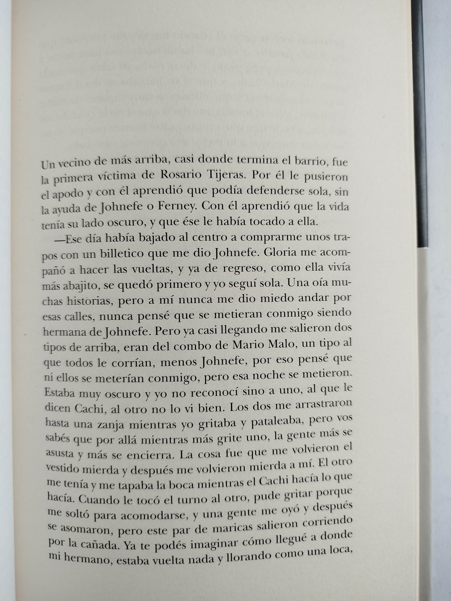 Rosario tijeras by Jorge Franco
