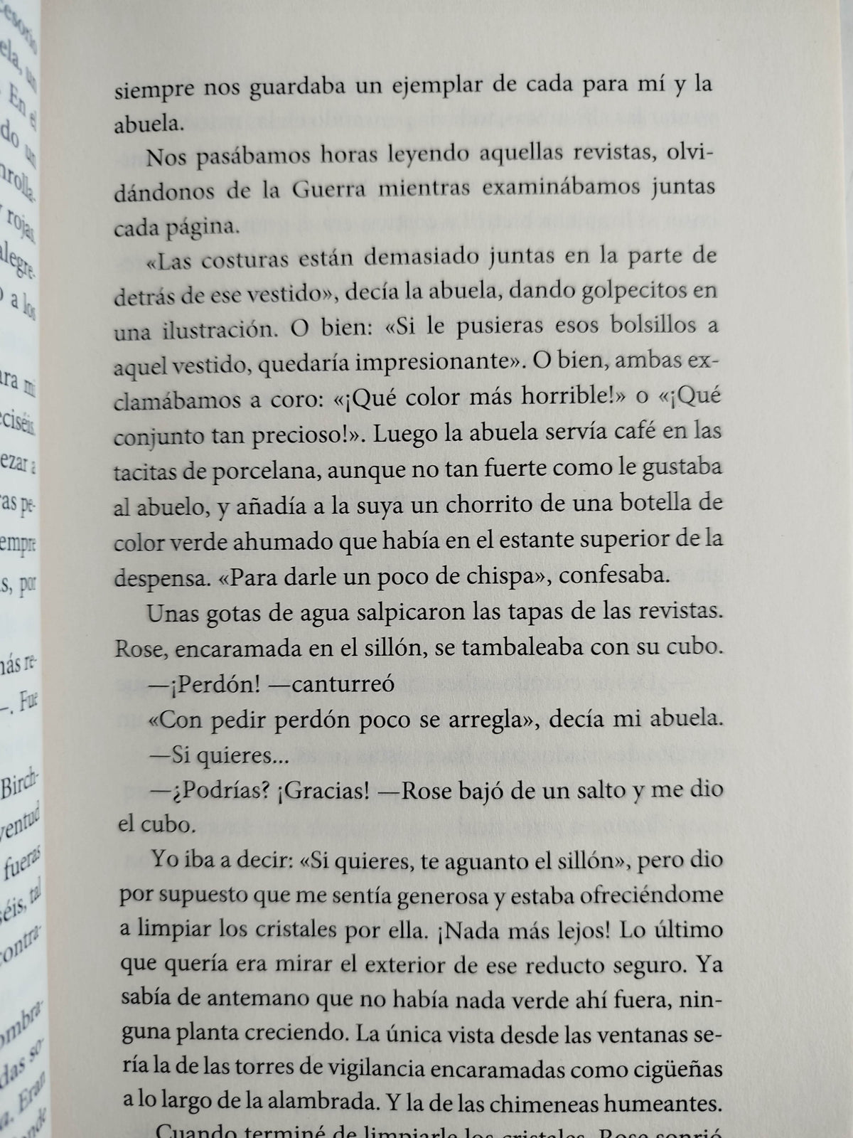 La cinta roja by Lucy Adlington