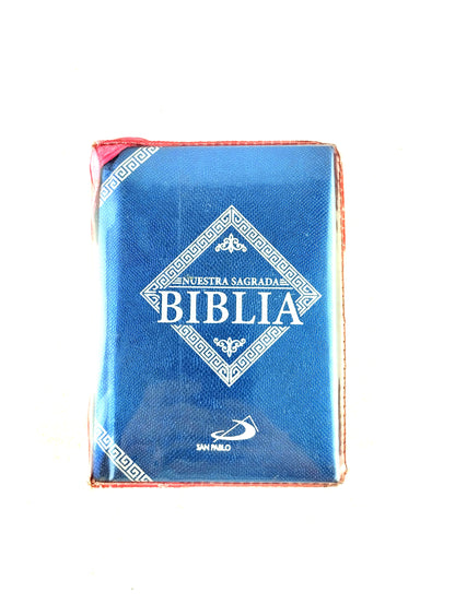 Nuestra sagrada biblia azul letra pequeña