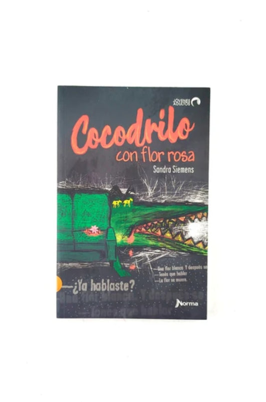 Cocodrilo con flor rosa