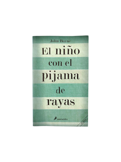 El niño con el pijama de rayas