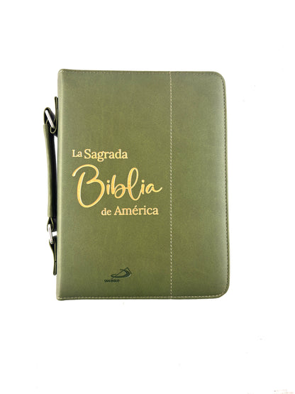 Sagrada biblia de américa colección estuche verde olivo by Biblia de América