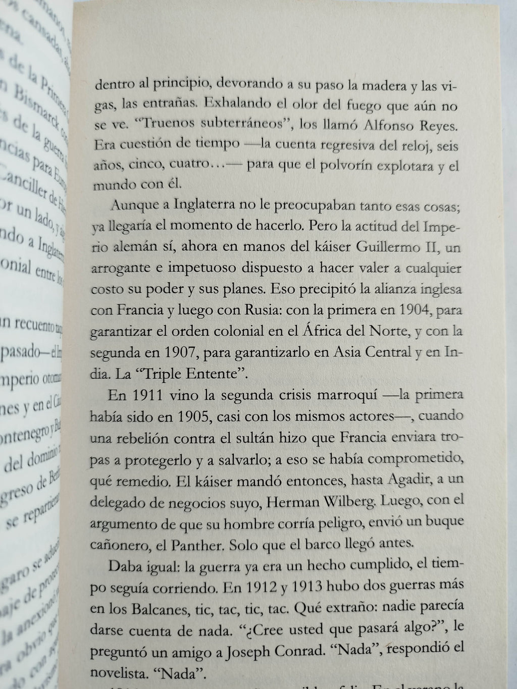 Ningún tiempo es pasado by Juan Esteban Costaín