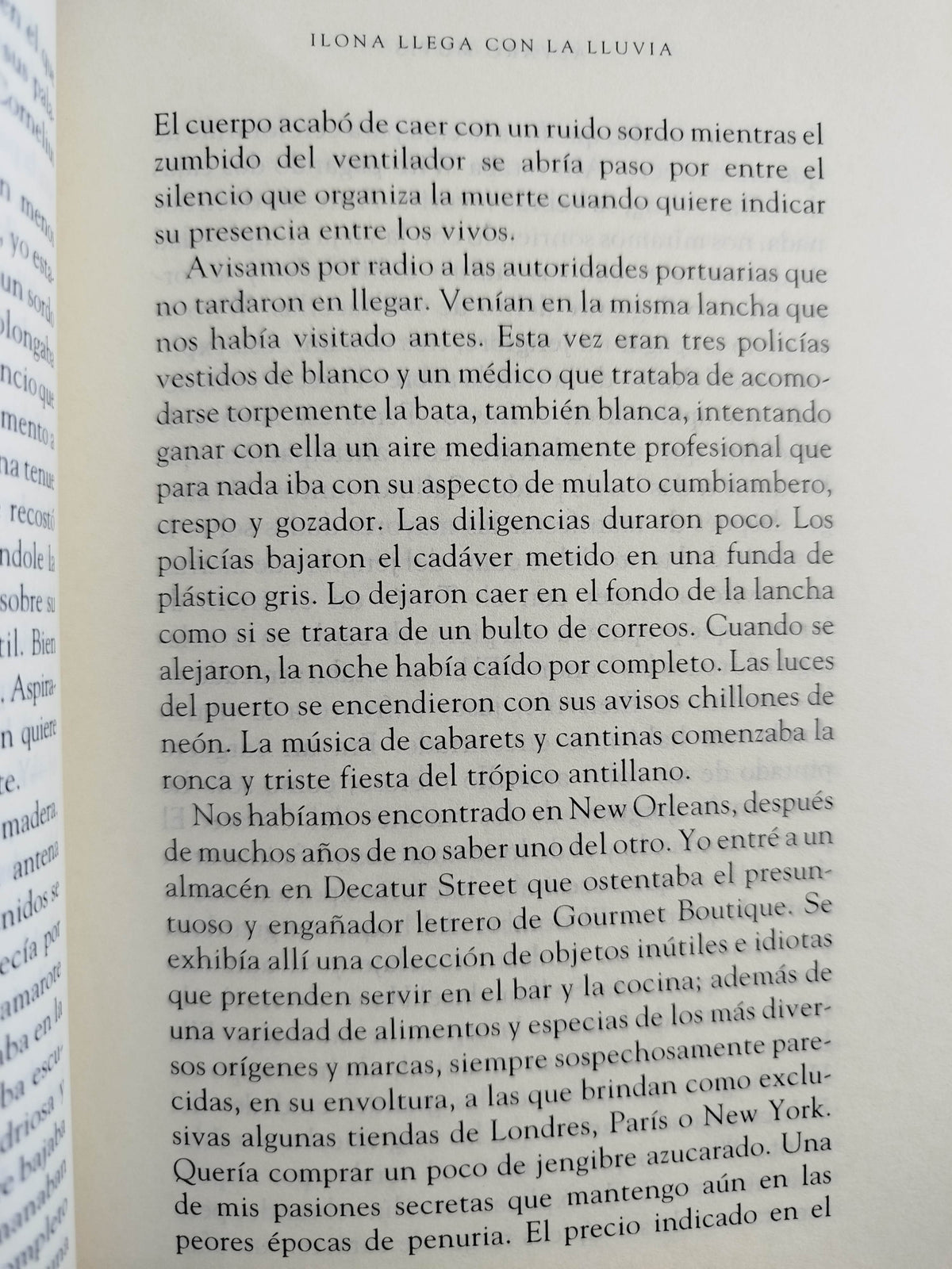Ilona Llega con la Lluvia by álvaro mutis