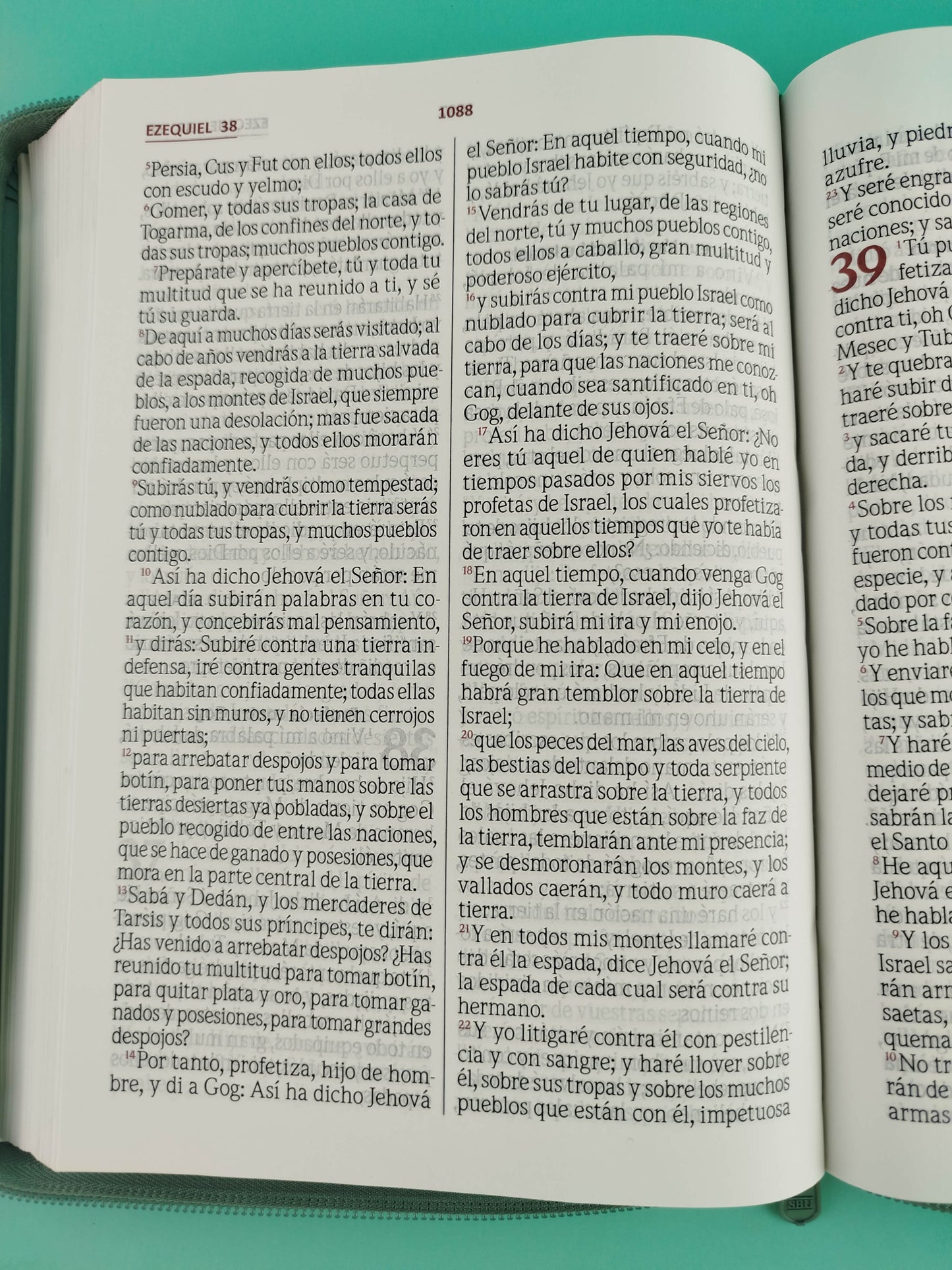 Biblia Letra gigante verde menta borde blanco con cierre