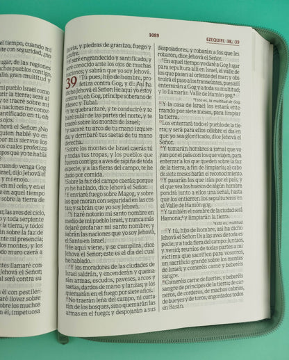 Biblia Letra gigante verde menta borde blanco con cierre