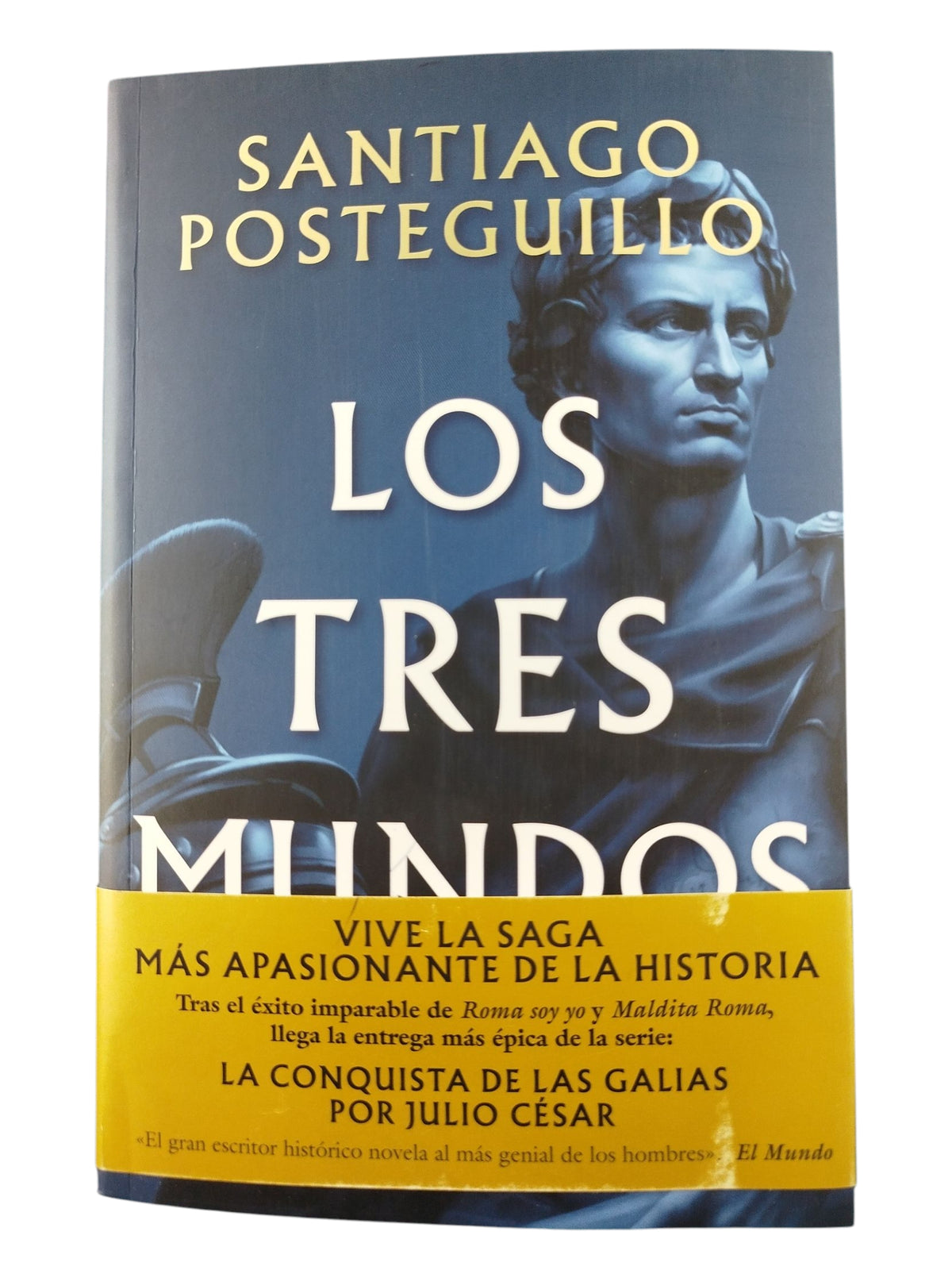 Los Tres Mundos by Santiago Posteguillo