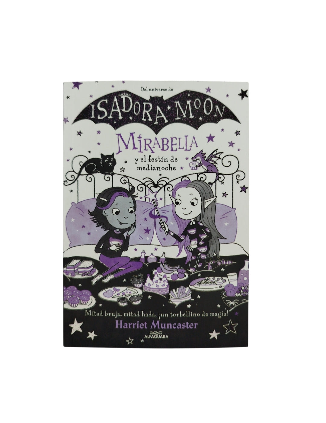 Isadora Moon Mirabella y el festín de medianoche by Harriet Muncaster