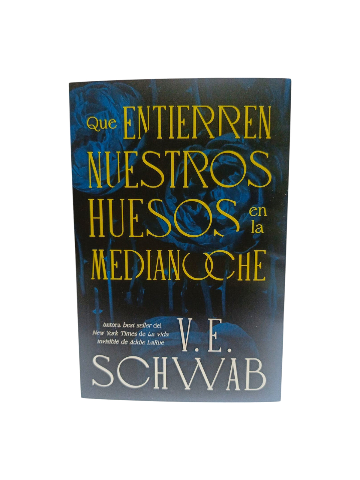 Que entierren nuestros huesos en la medianoche by Schwab, V. E.