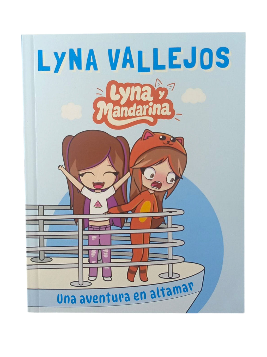Lyna y mandarina by Lyna Vallejos