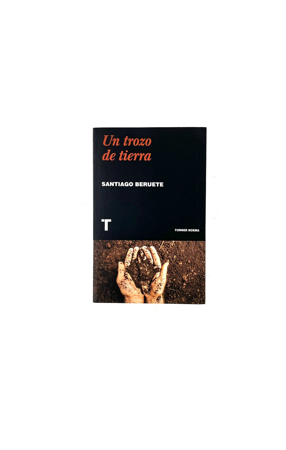 Un trozo de tierra by Santiago Beruete