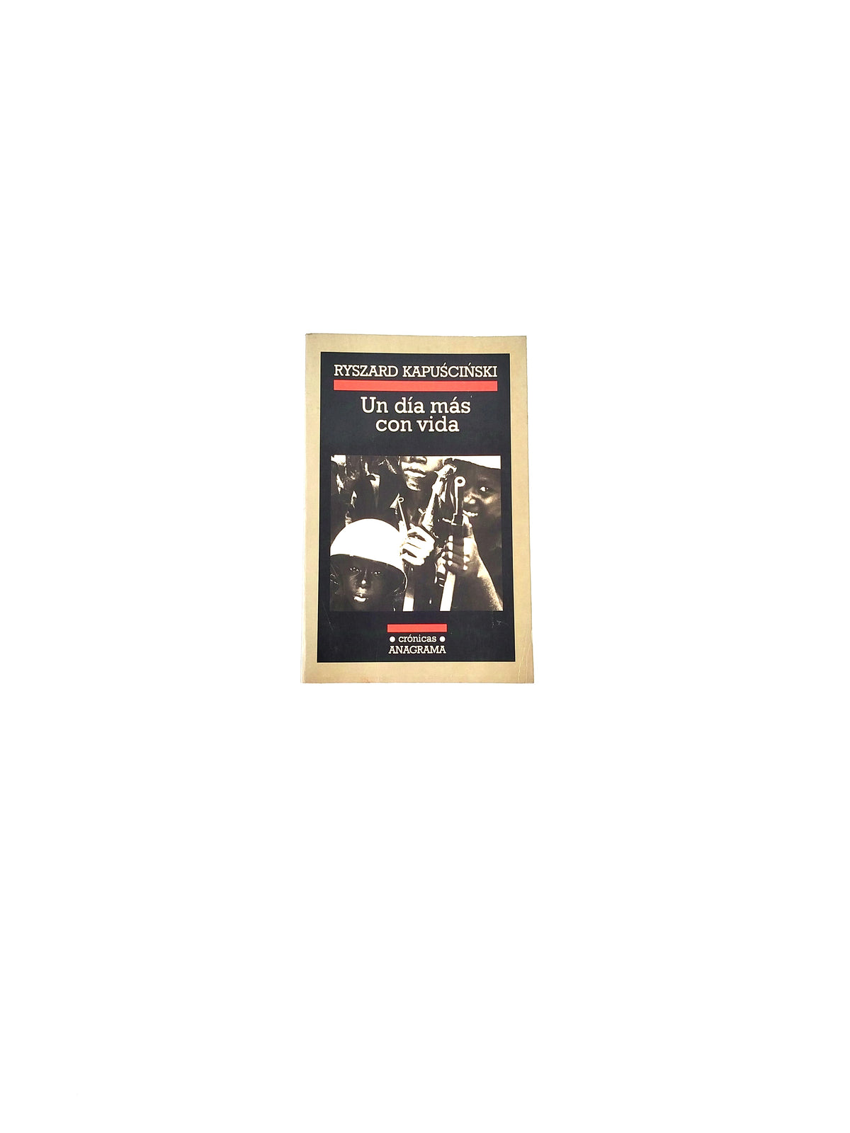 Un día más con vida by Ryszard Kapuscinski