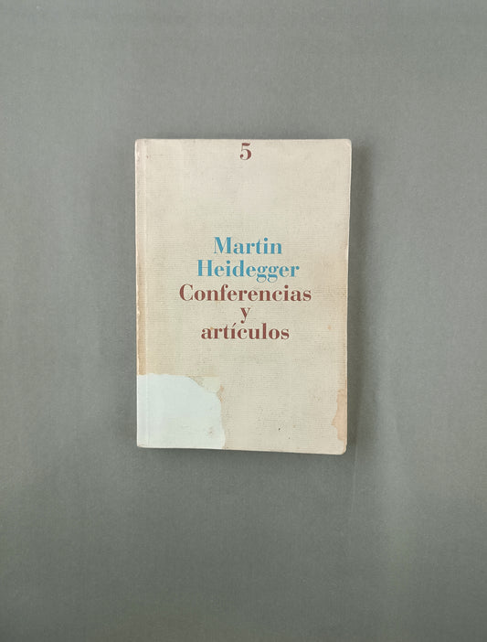 Conferencias y artículos by Martin Heidegger