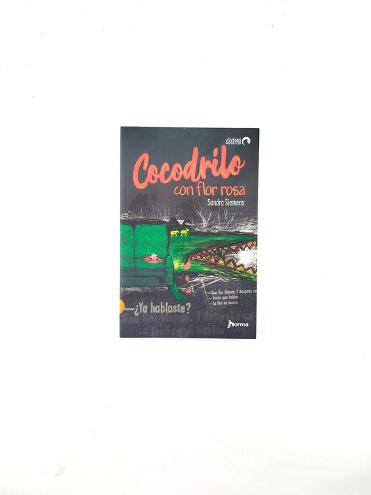 Cocodrilo con flor rosa