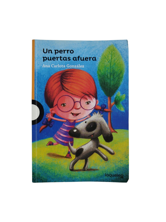 Un perro puertas afuera by ANA CARLOTA GONZALEZ