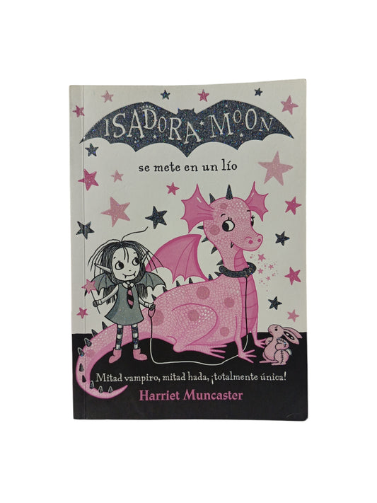 Isadora Moon se mete en un lío by Harriet Muncaster