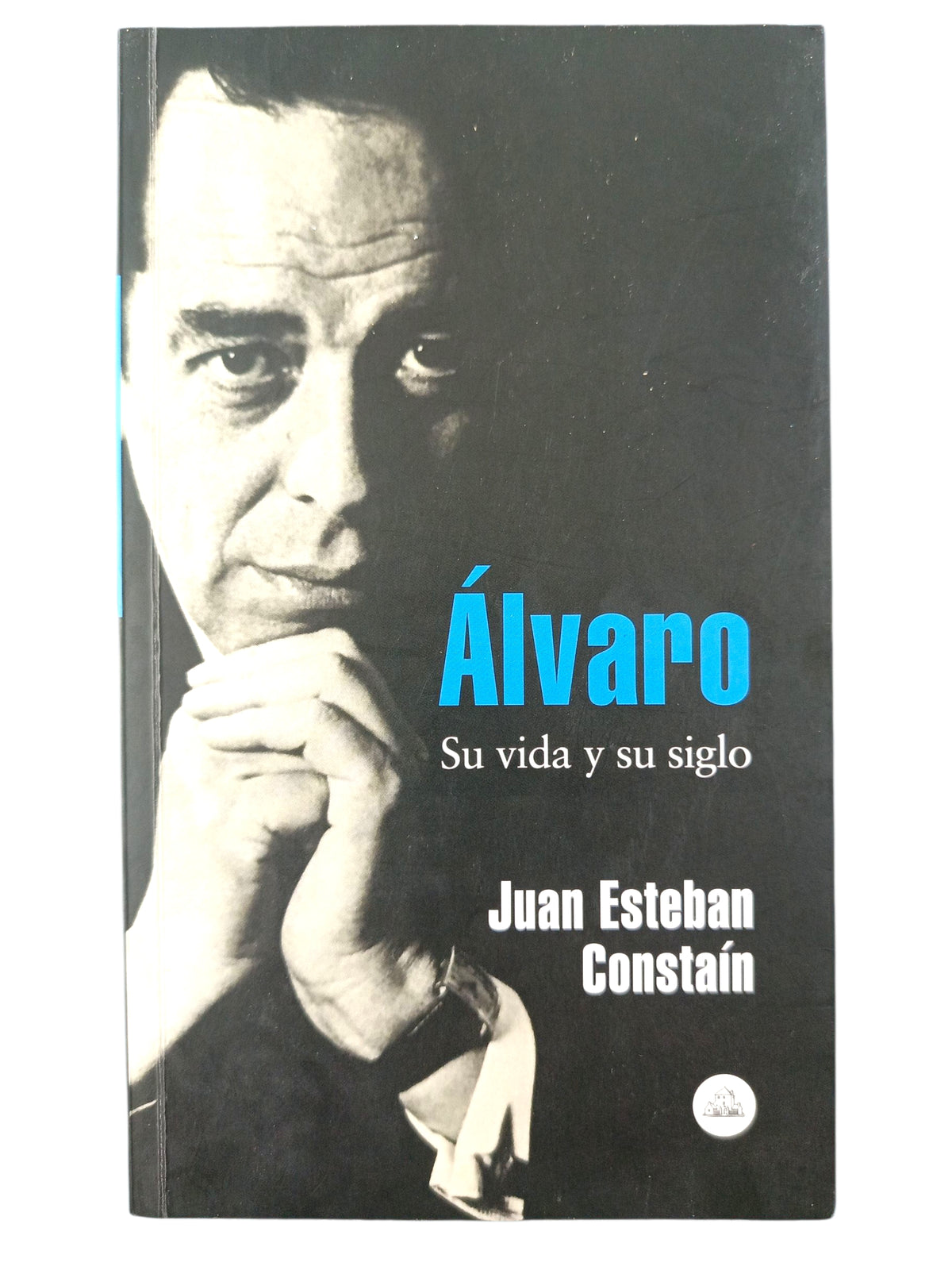 Álvaro Su Vida Y Su Siglo by Juan Esteban Constaín