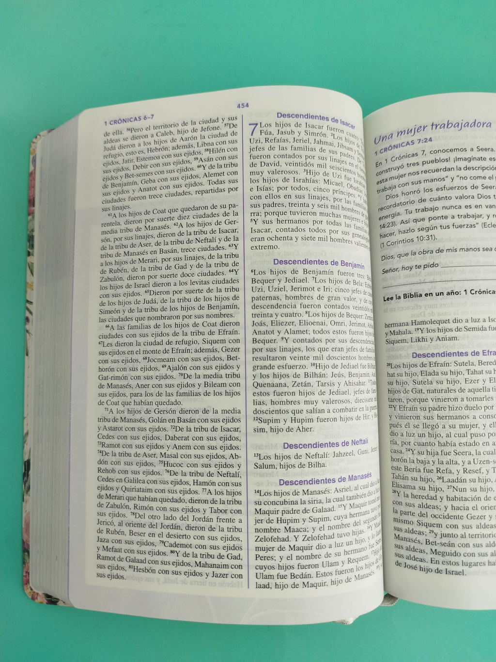 Biblia De Una Joven Conforme Al Corazon De Dios Rvr 1960 Floral by libreriatroya.com