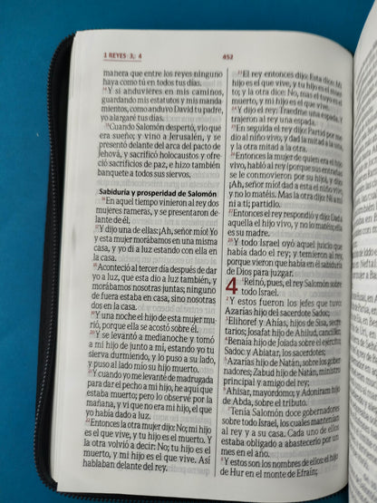 Biblia de oracíones negro gris