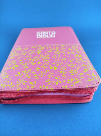 Biblia letra grande promoción fucsia flores