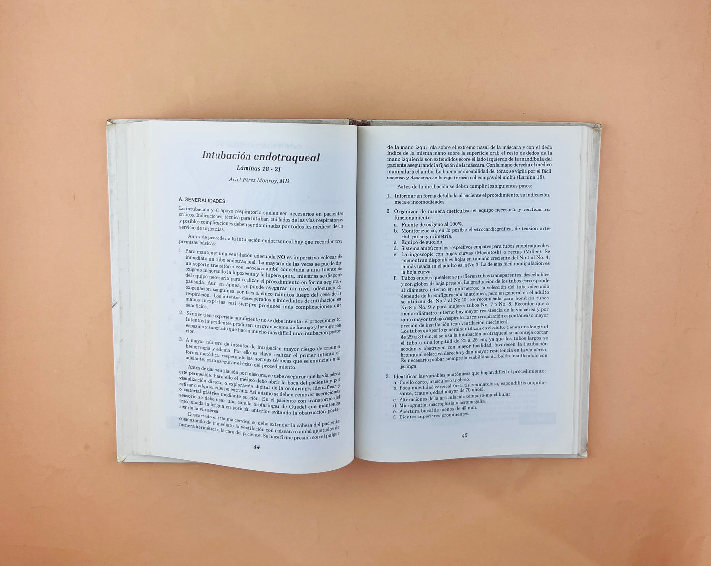 Atlas de procedimientos en urgencias by Ariel Pérez M.Luis Enrique Gutiérrez G. Victor Hugo García C.