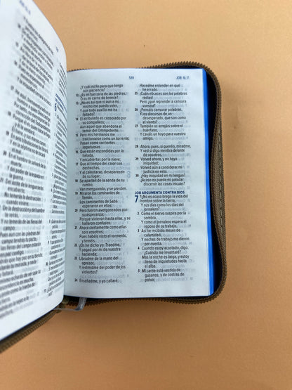 Biblia mini beige canto azul con cierre by Reina Valera 1960